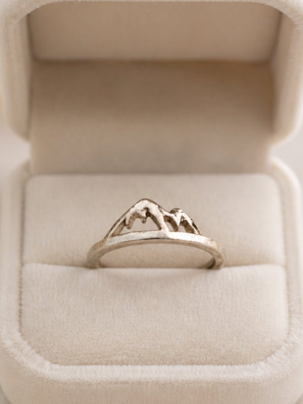 Rare boho eclectic mountain cutout rustic prariecore gold tone metal ring